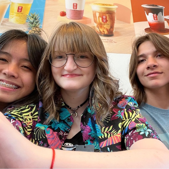 I guess I could introduce myself… okay… well.. - Picture 4 of 6